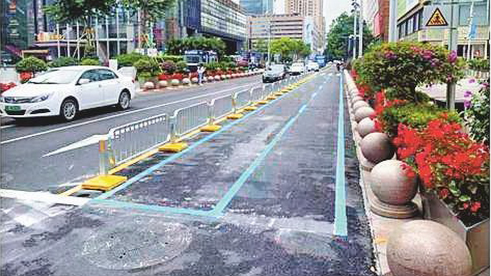 非機動車該向誰“要”路權？
